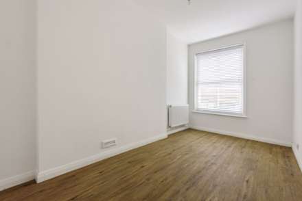 Room 3: 108A High Street, Godalming, GU7 1DW, Image 6