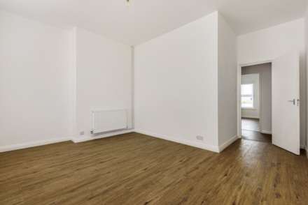 Room 3: 108A High Street, Godalming, GU7 1DW, Image 8