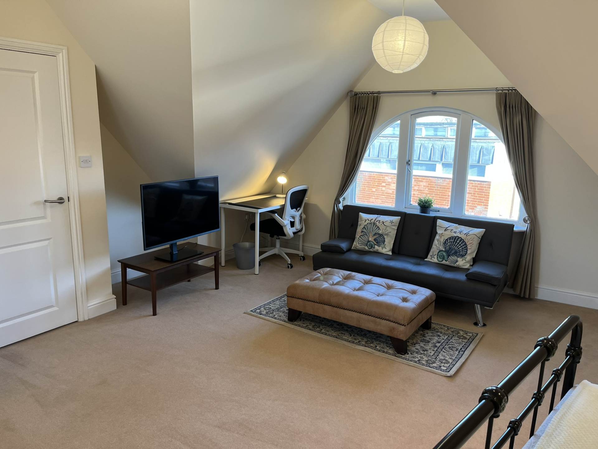 Room 1, Willowbrook, Great George, Godalming GU7 1EE, Image 3