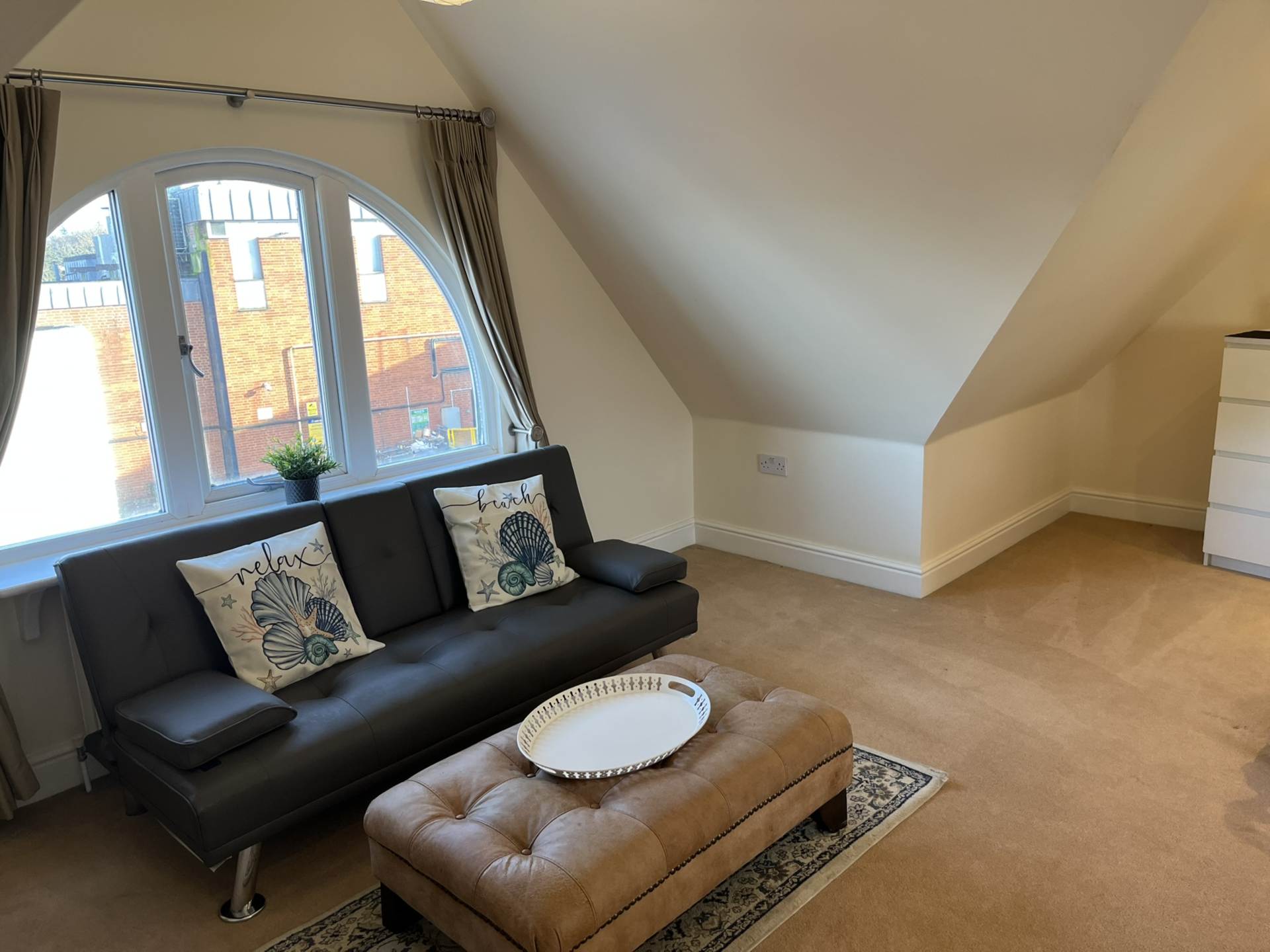 Room 1, Willowbrook, Great George, Godalming GU7 1EE, Image 8