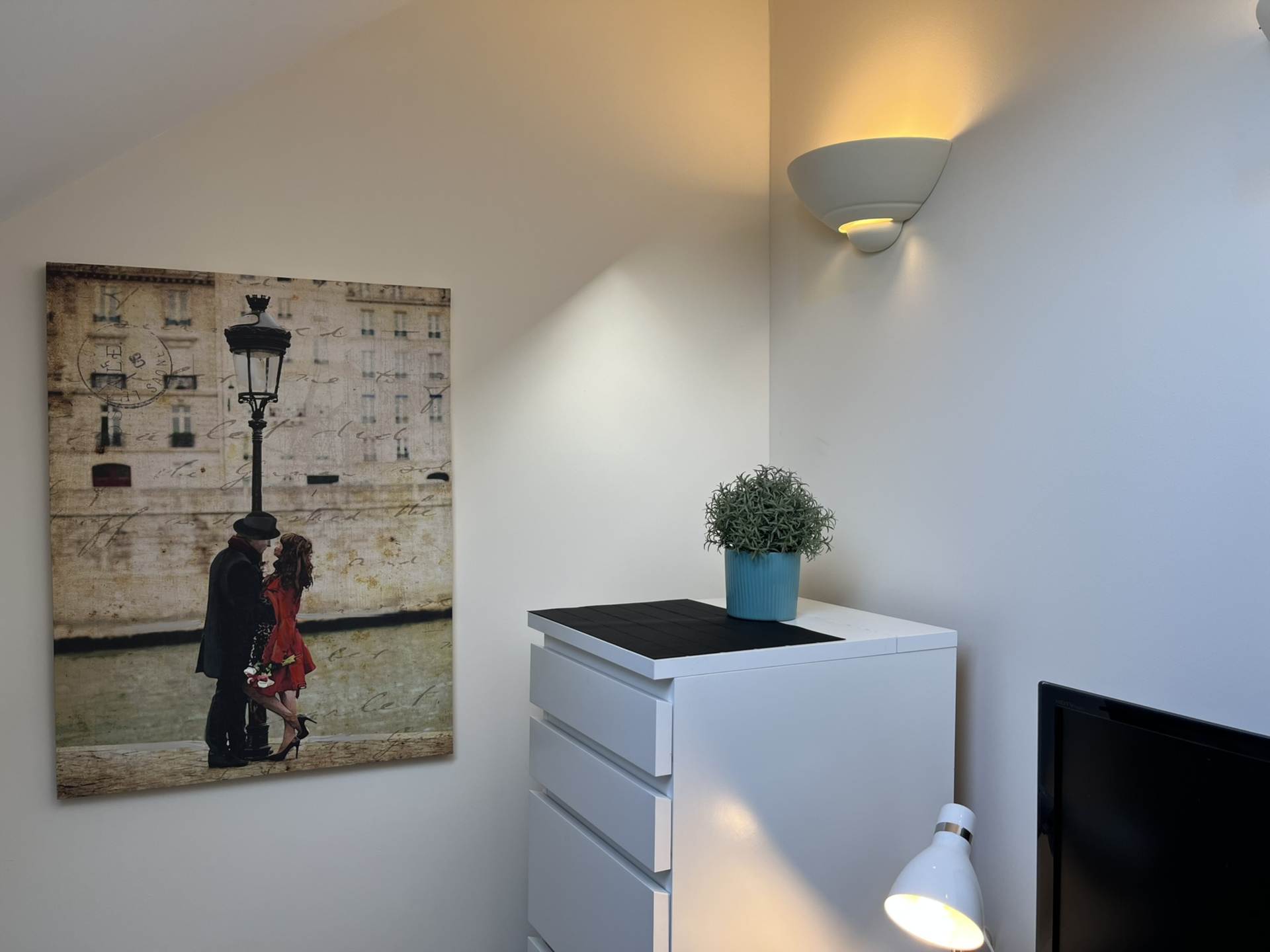 Room 2, Willowbrook, Great George Street, Godalming GU7 1EE, Image 6