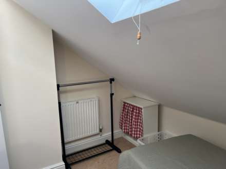 Room 2, Willowbrook, Great George Street, Godalming GU7 1EE, Image 3
