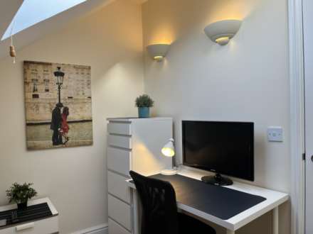 Room 2, Willowbrook, Great George Street, Godalming GU7 1EE, Image 7