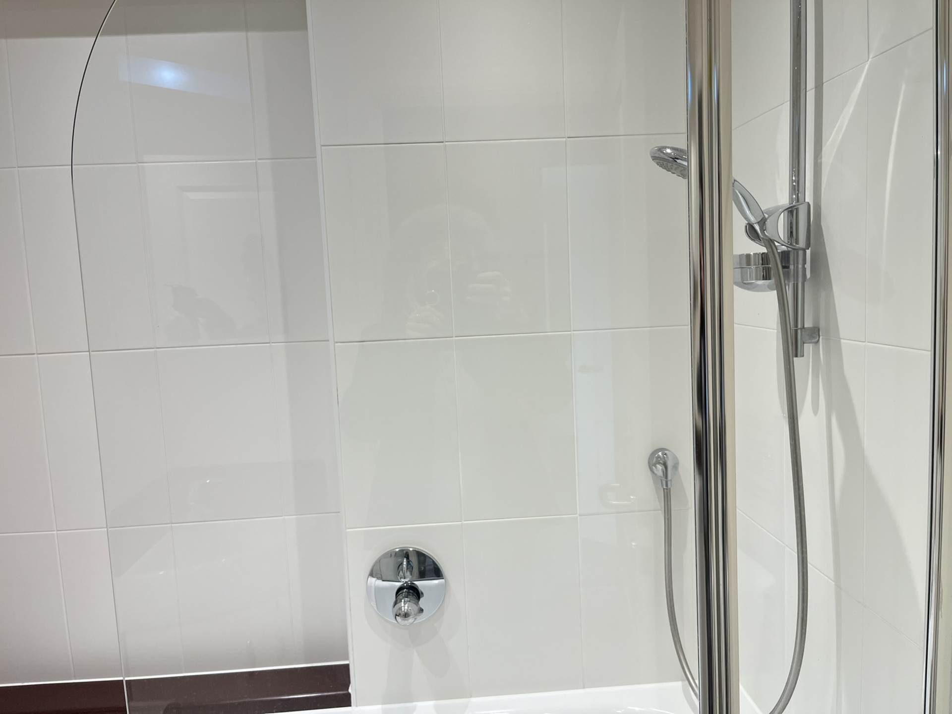 Room 3, Willowbrook, Great George Street, Godalming, Image 24