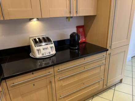 Room 3, Willowbrook, Great George Street, Godalming, Image 17