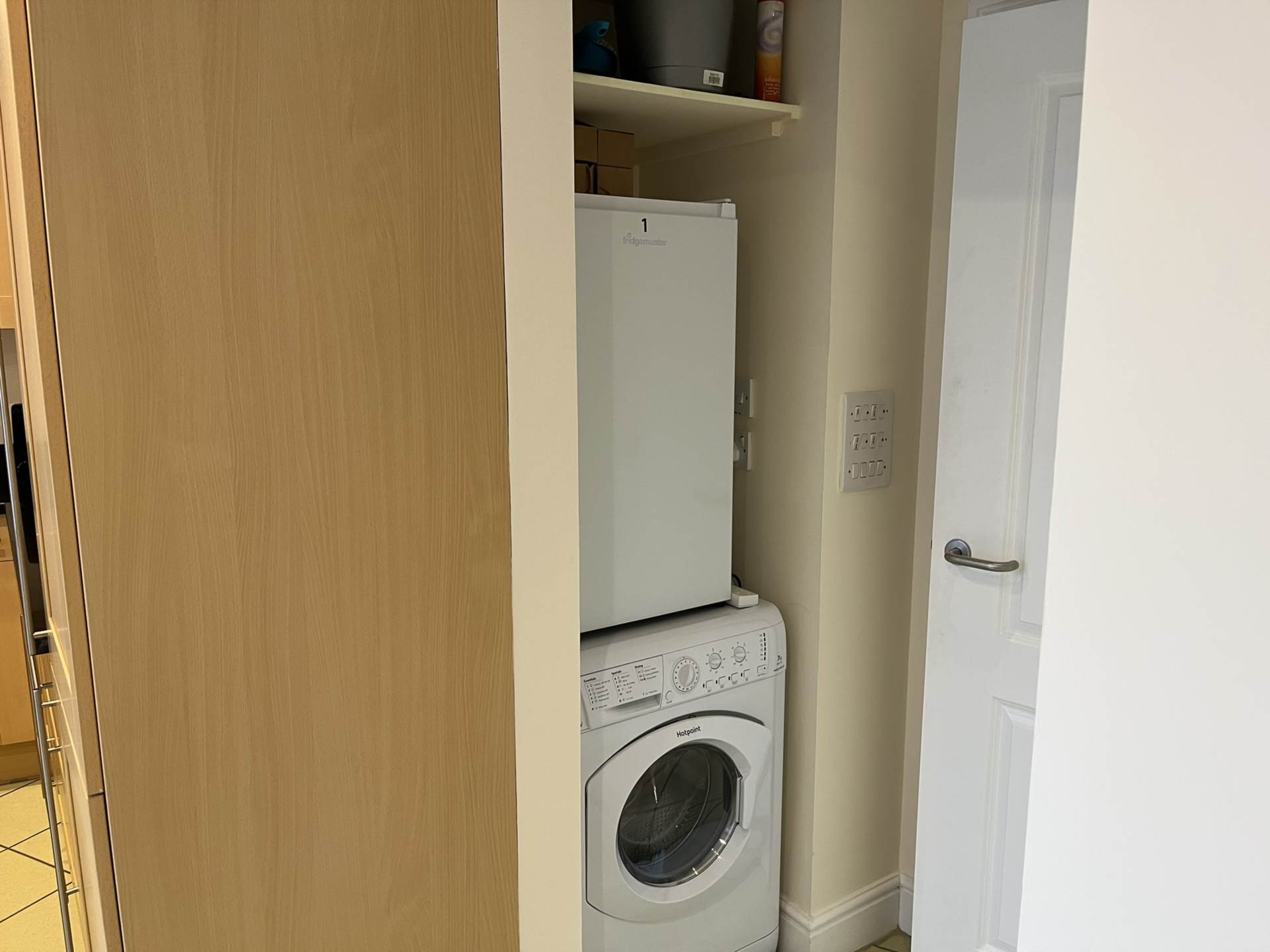 Room 4, Willowbrook, Great George Street, Godalming, Image 19