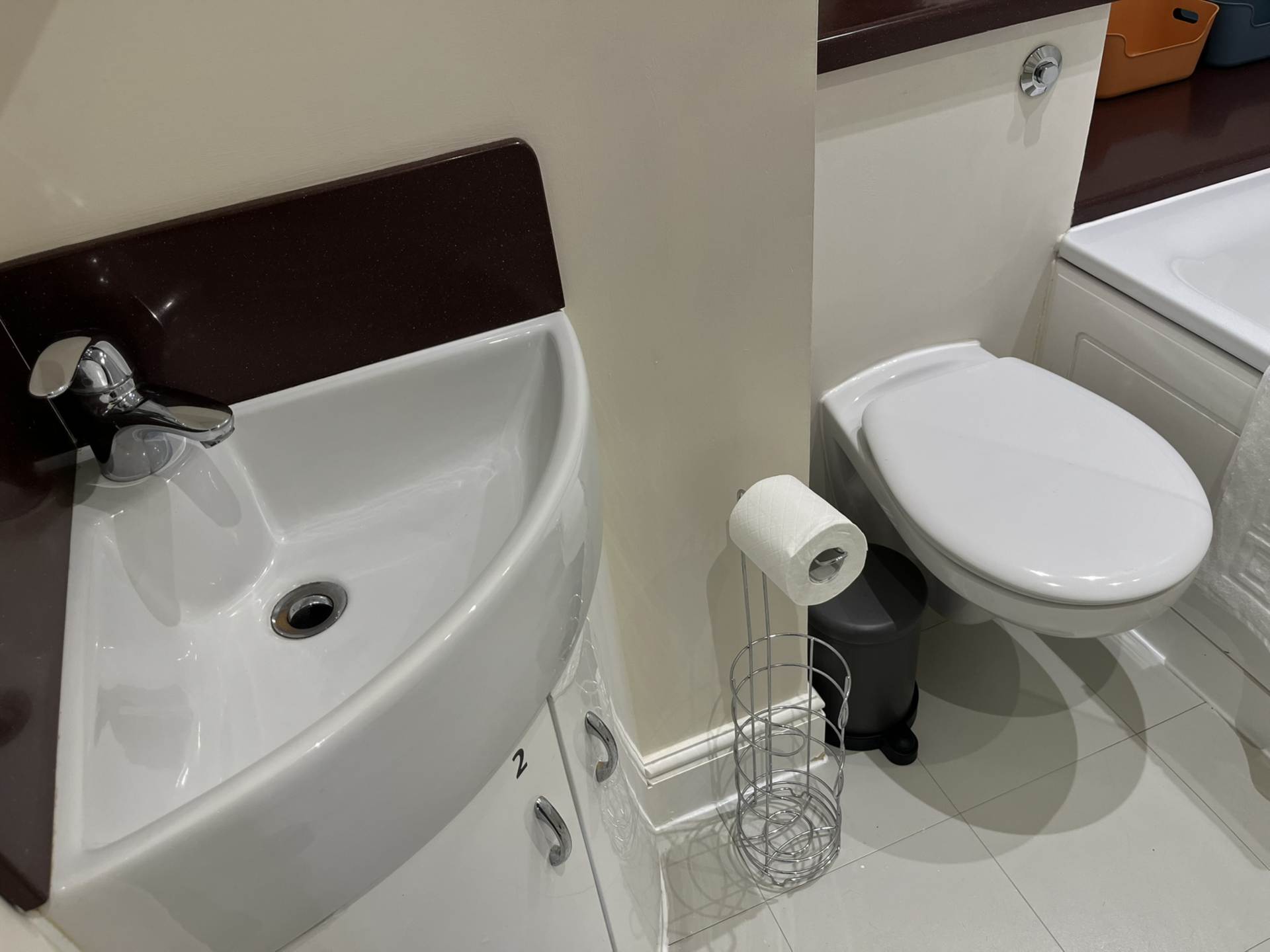 Room 4, Willowbrook, Great George Street, Godalming, Image 25