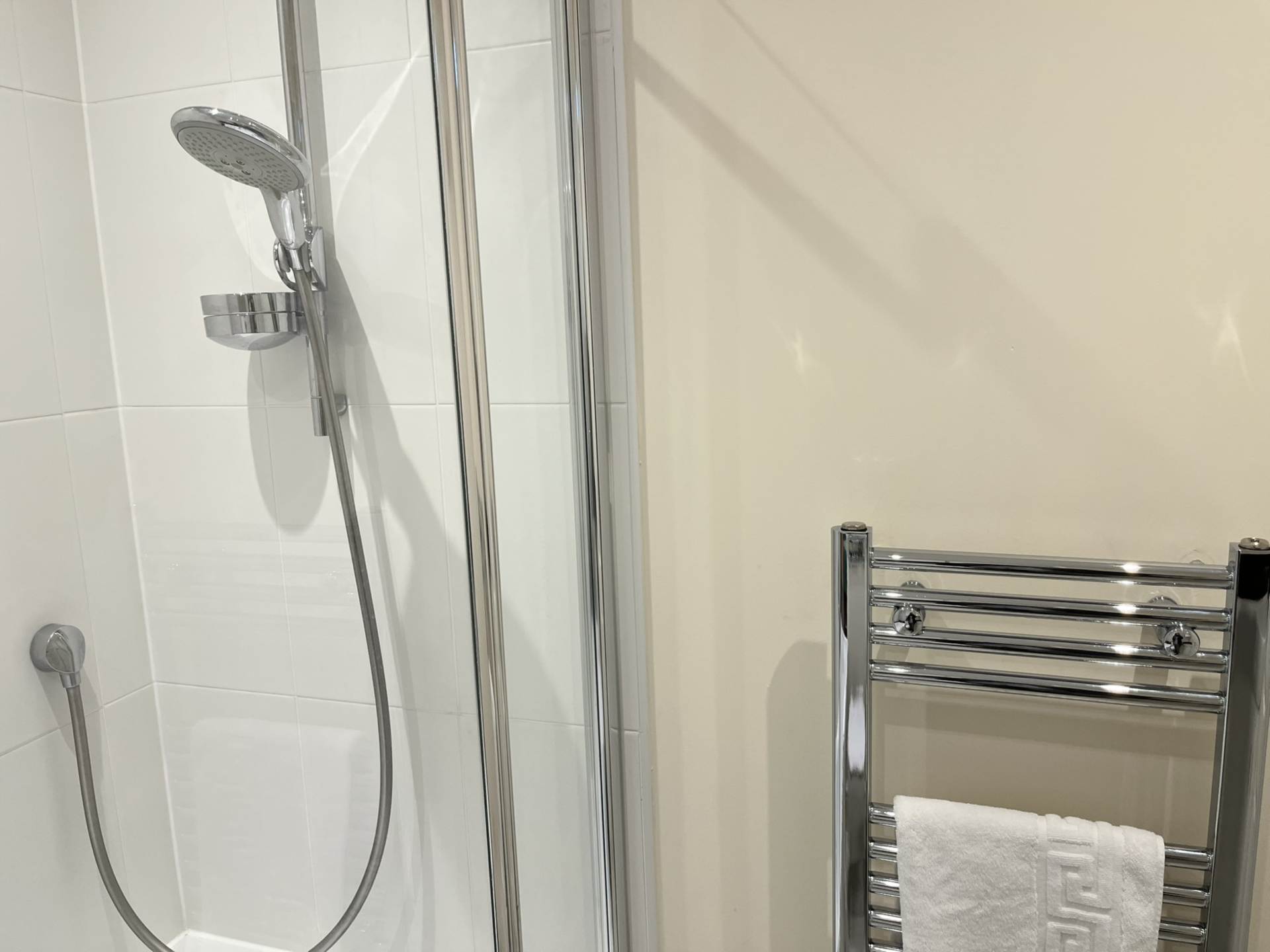 Room 4, Willowbrook, Great George Street, Godalming, Image 26