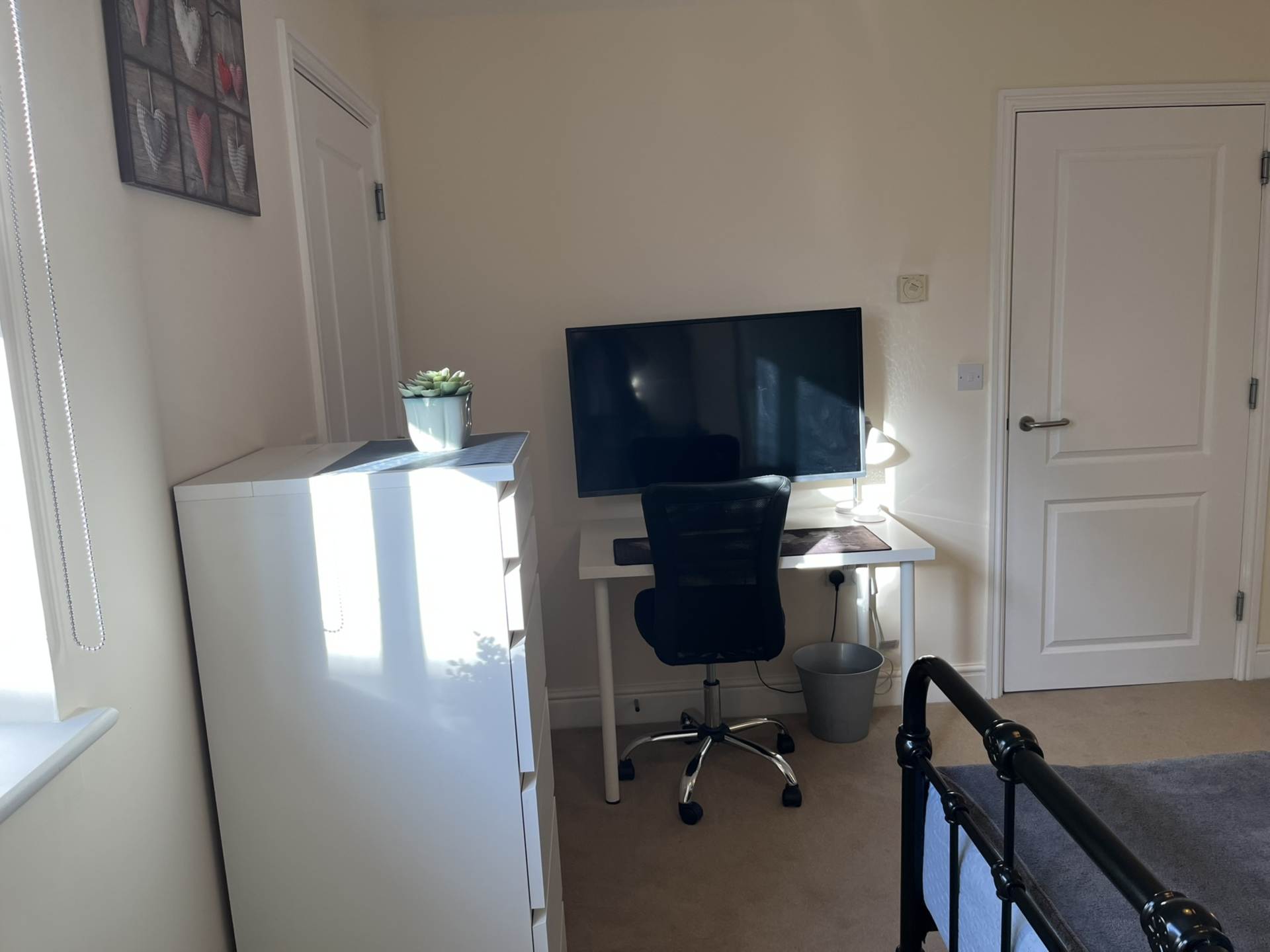 Room 4, Willowbrook, Great George Street, Godalming, Image 6