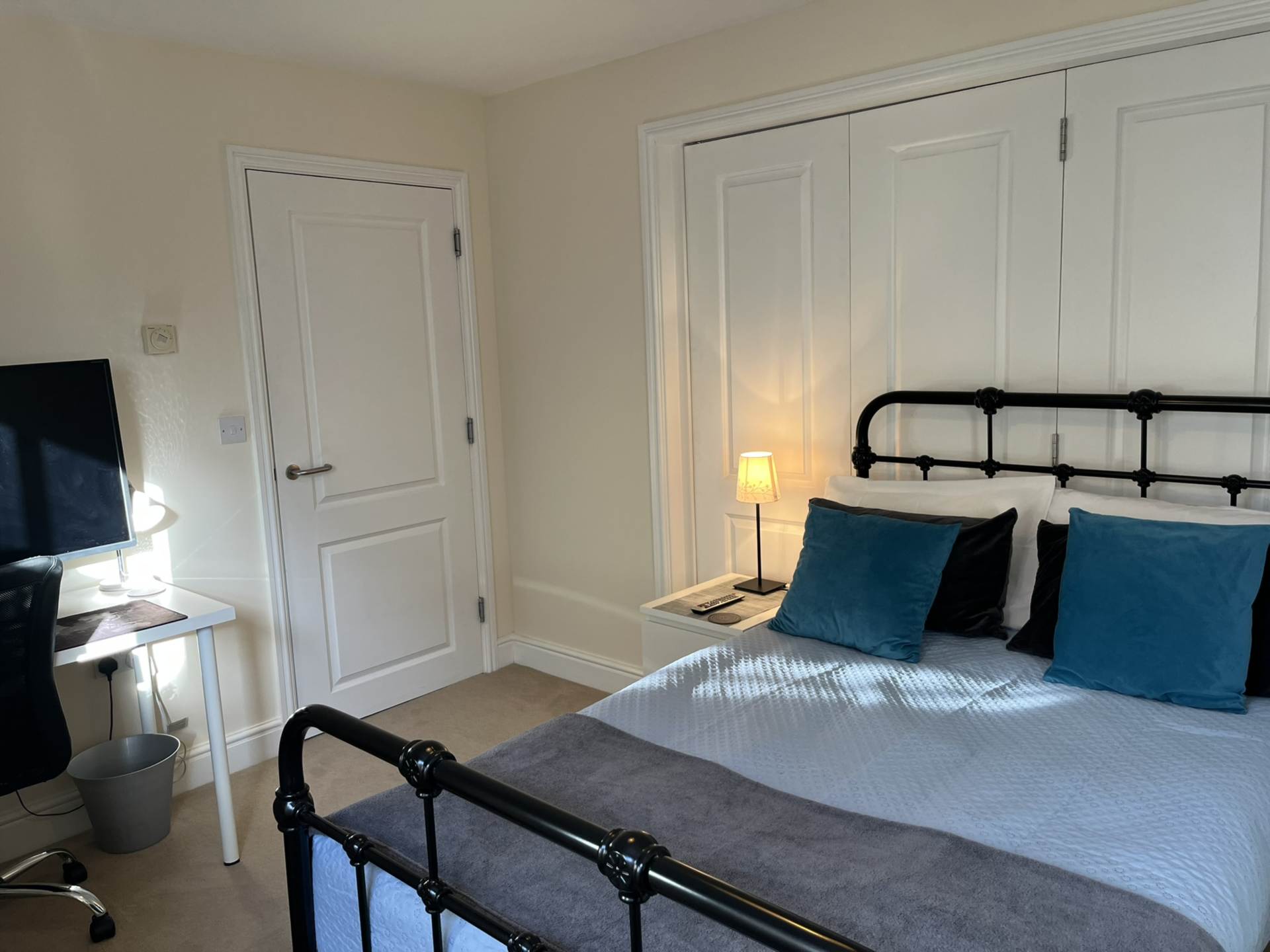 Room 4, Willowbrook, Great George Street, Godalming, Image 9