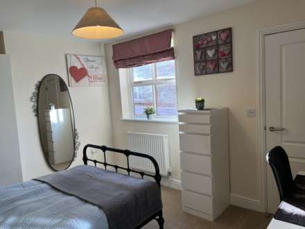 Room 4, Willowbrook, Great George Street, Godalming, Image 10
