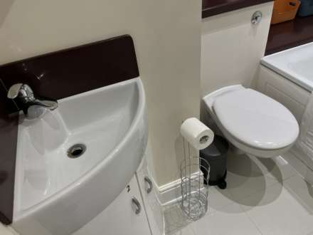 Room 4, Willowbrook, Great George Street, Godalming, Image 25