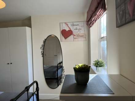 Room 4, Willowbrook, Great George Street, Godalming, Image 4