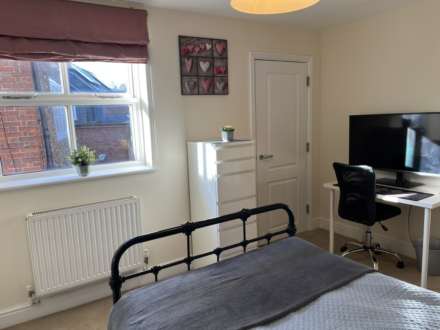 Room 4, Willowbrook, Great George Street, Godalming, Image 7