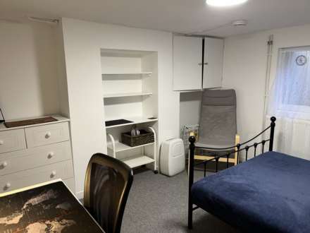 Room 1, 30 Springfield Road, Guildford, Surrey GU1 4DP, Image 10