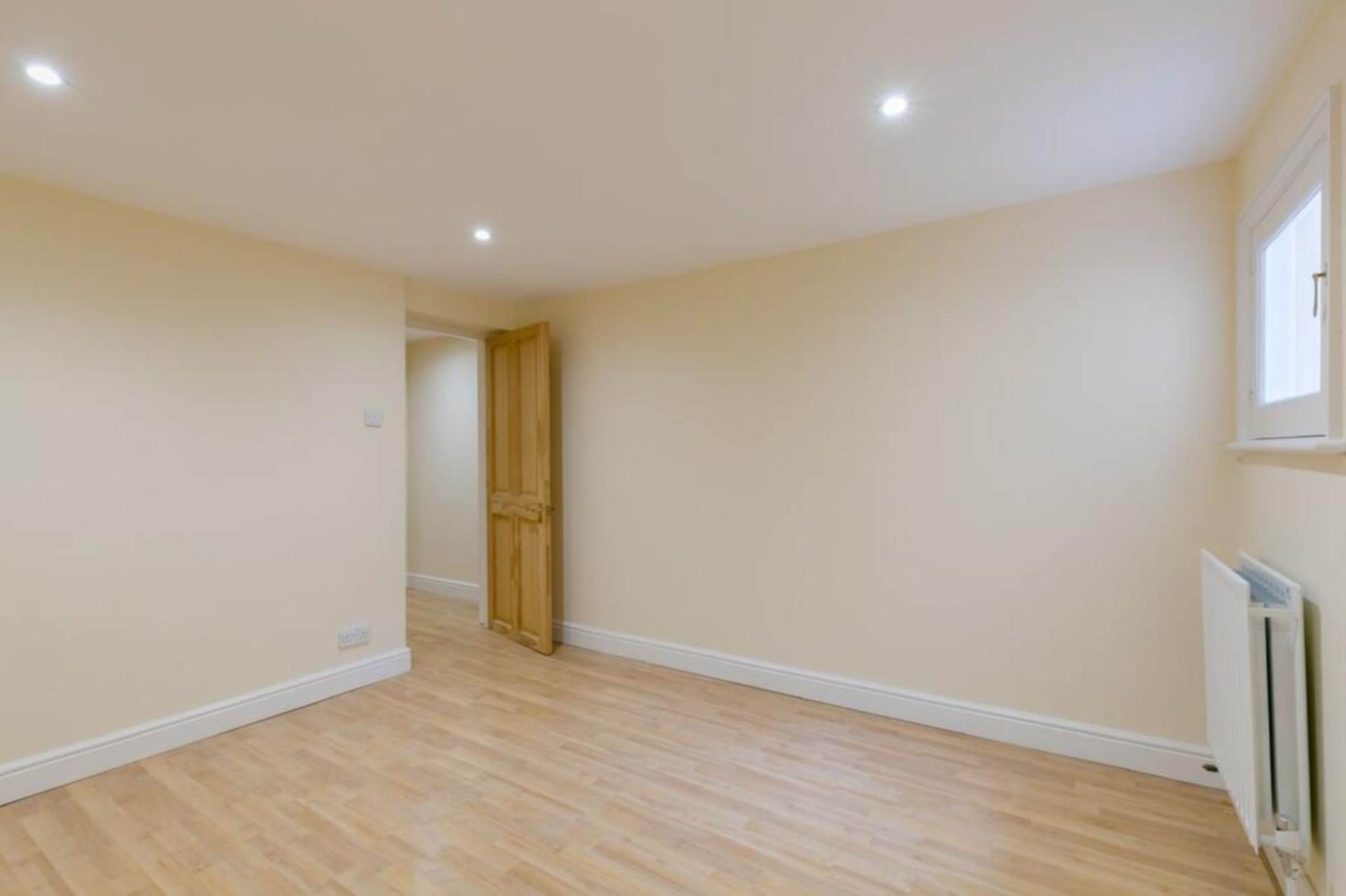Room 2, 30 Springfield Road, Guildford, Surrey GU1 4DP, Image 3