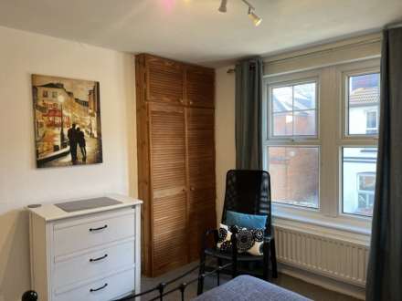 Room 5, 30 Springfield Road, Guildford, Surrey GU1 4DP, Image 11