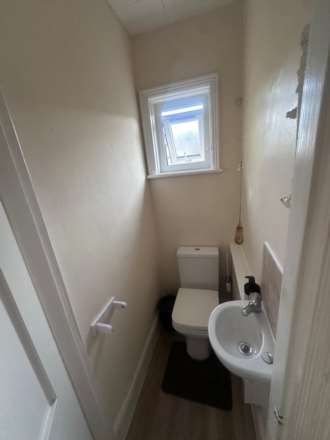 Room 4, 40a Farnham Road, Onslow, GU2 4JN, Image 4