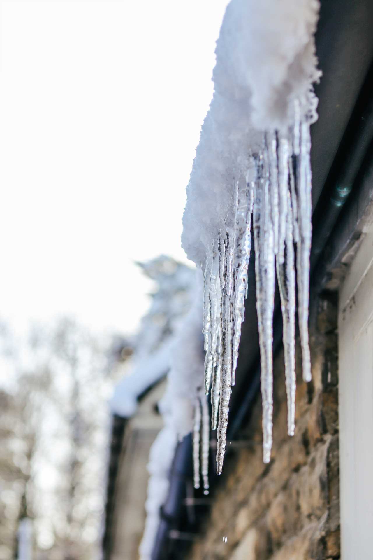 How to deal with frozen pipes