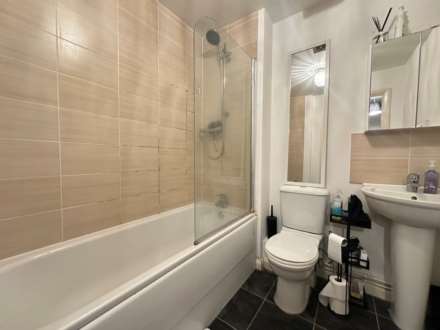 Centra House, St Neots, Image 7