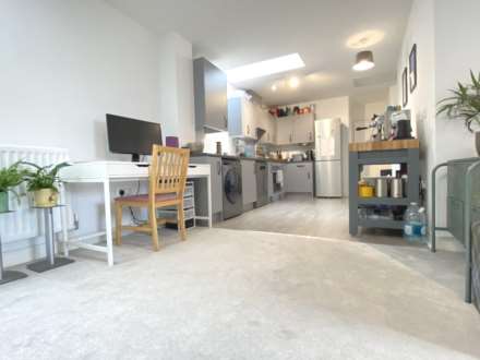 Gladwin Crescent, Brampton, Image 3