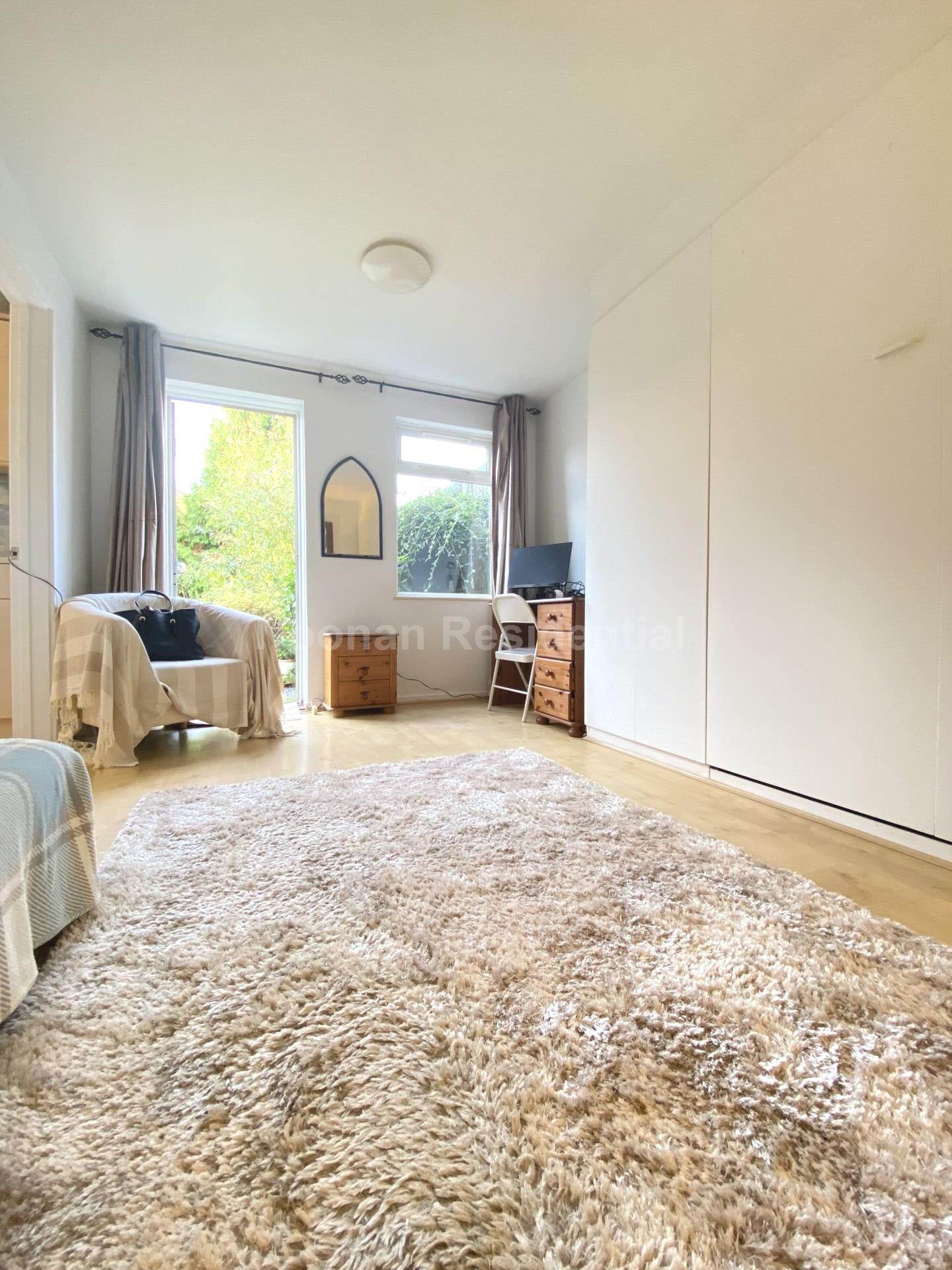 Swift Close, Image 4