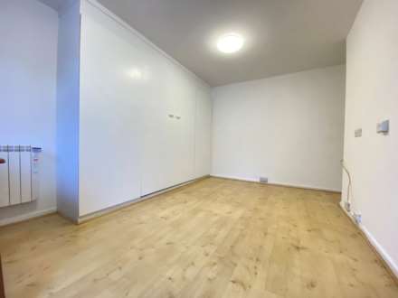 Swift Close, Image 2