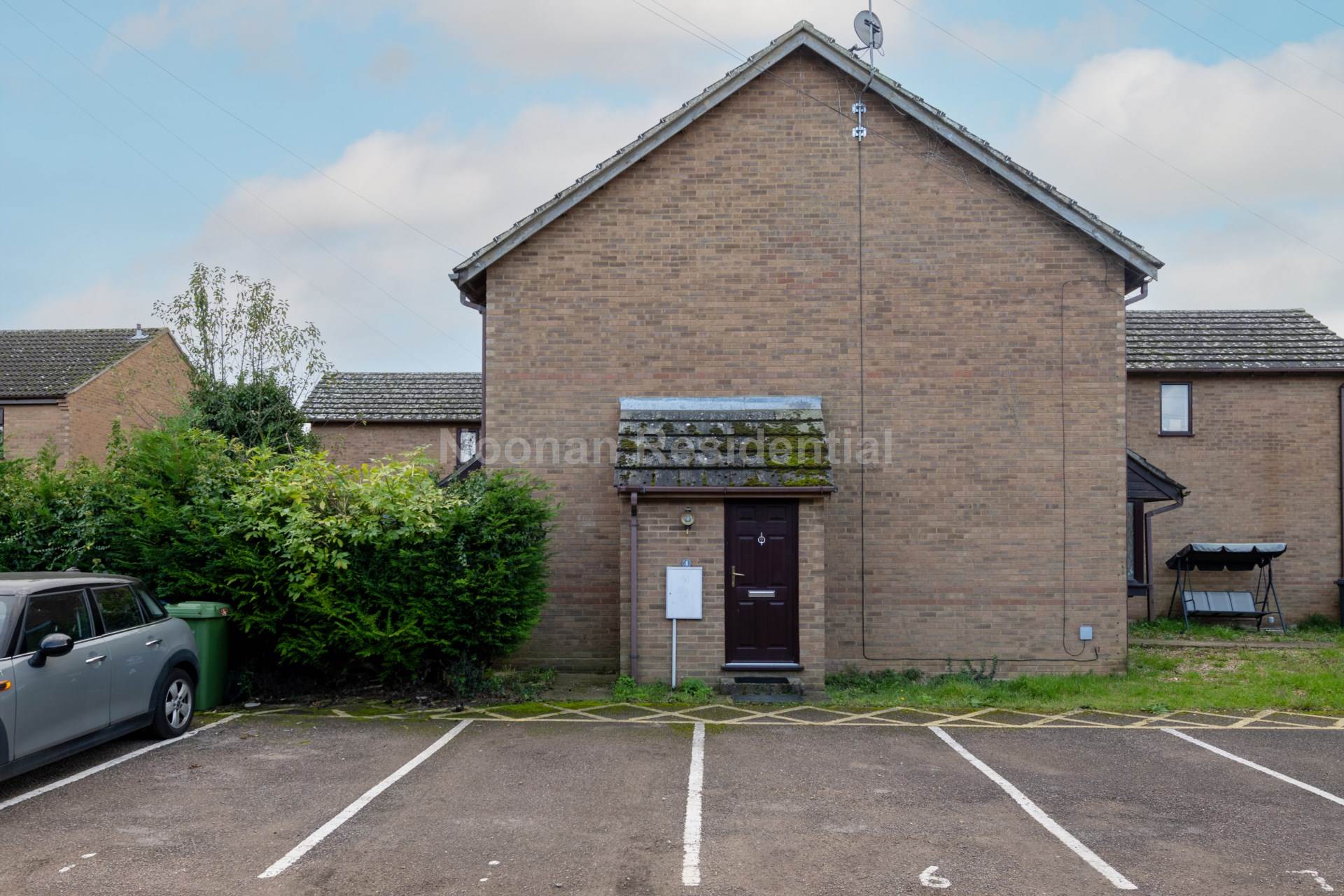 Grosvenor Gardens, St Neots, Image 1