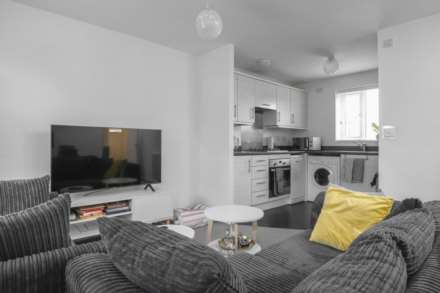 Delphinium Court, St Neots, Image 4