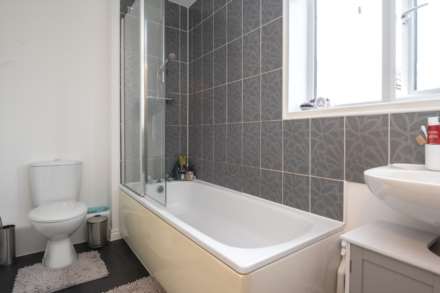 Delphinium Court, St Neots, Image 5