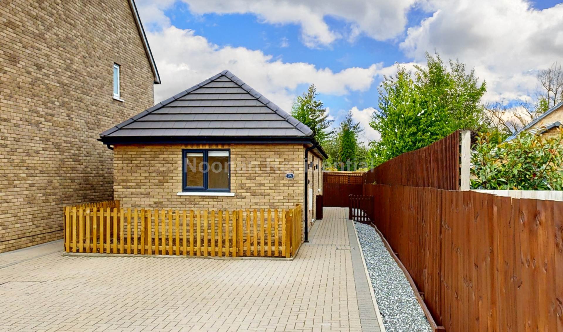 Earls Close, Clifton, Image 1