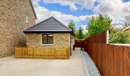 Earls Close, Clifton, Image 1