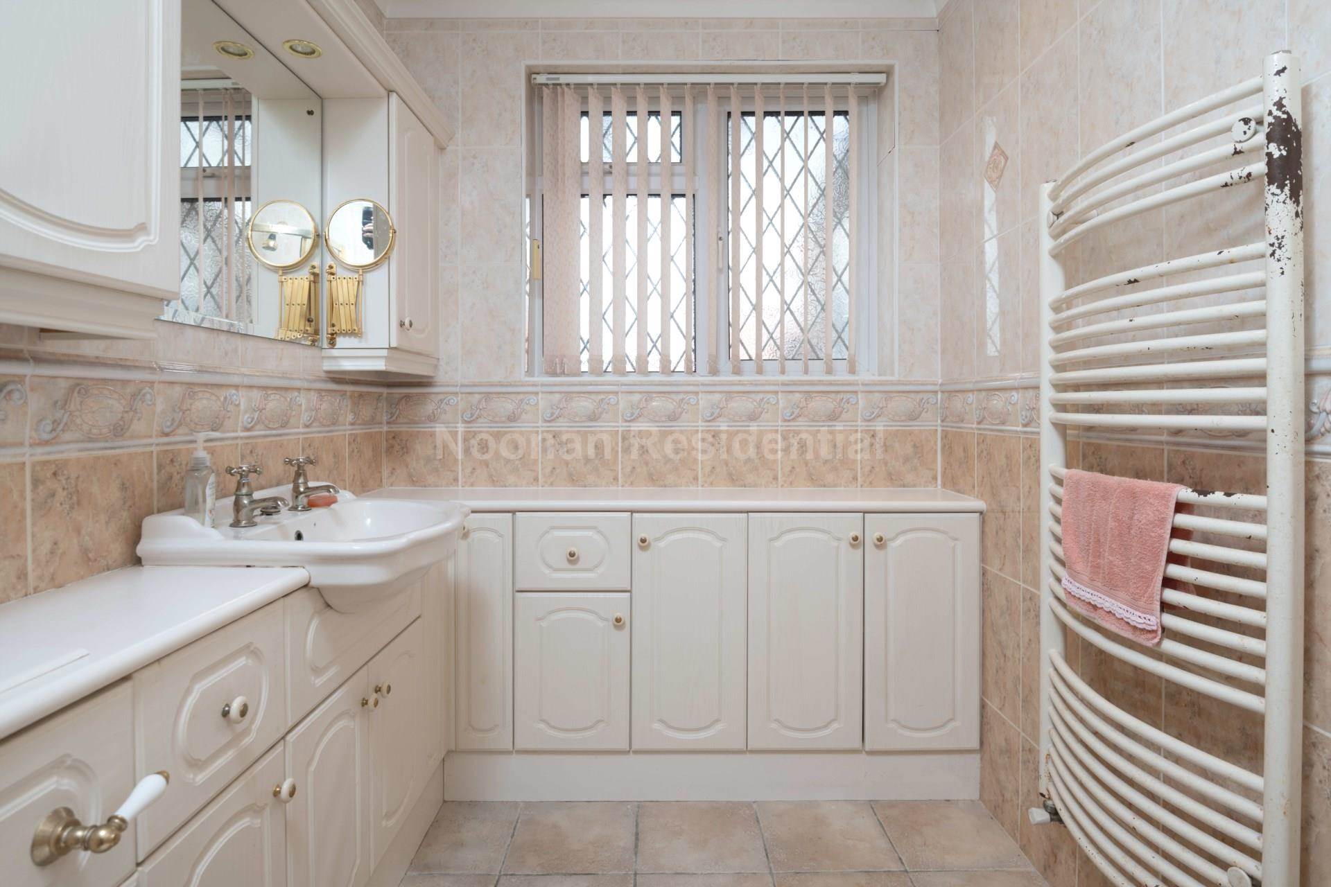 Park Crescent, Little Paxton, Image 10