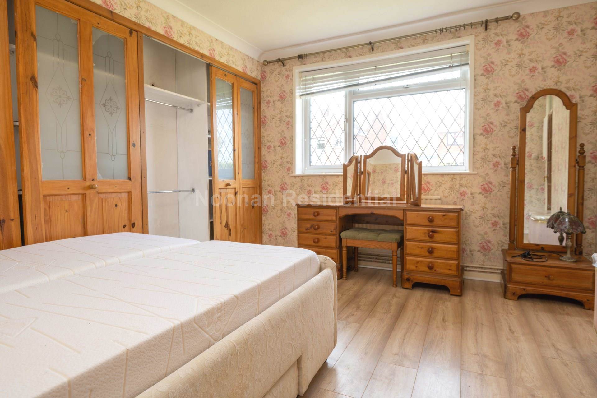 Park Crescent, Little Paxton, Image 8