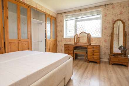 Park Crescent, Little Paxton, Image 8