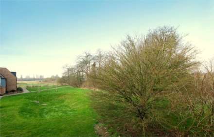 Tortoiseshell Walk, Little Paxton, Image 7
