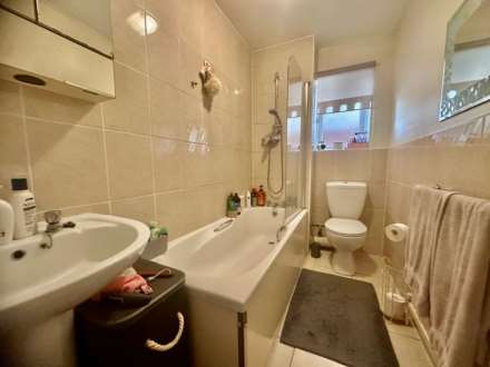 East Court,East Street, St Neots, Image 5
