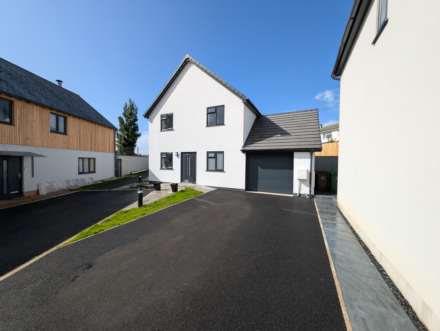 4 Bedroom Detached, Lilford Gardens, West Park, PL5 2DP