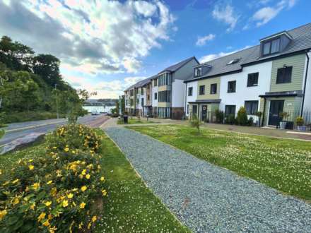 2 Bedroom Flat, Batts Combe Mews, Plymouth, PL9 7GJ