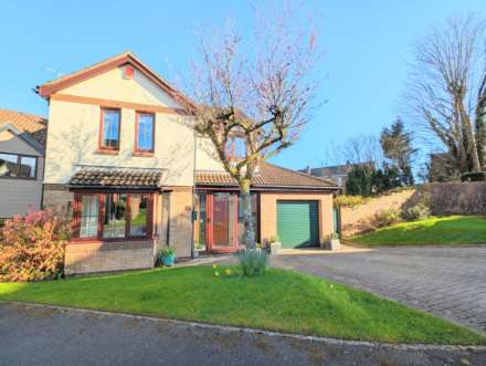 Frensham Gardens, Glenholt, PL6 7JU