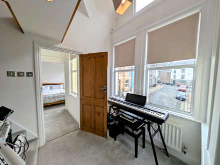 Winston Avenue, Mutley, PL4 6AZ, Image 17