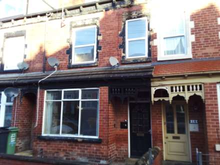 4 Bedroom Terrace, Roman Place, Roundhay