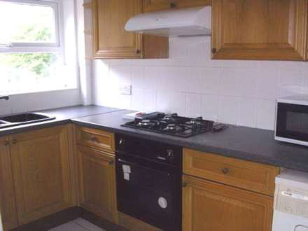 Robinwood Court, Roundhay, Image 2