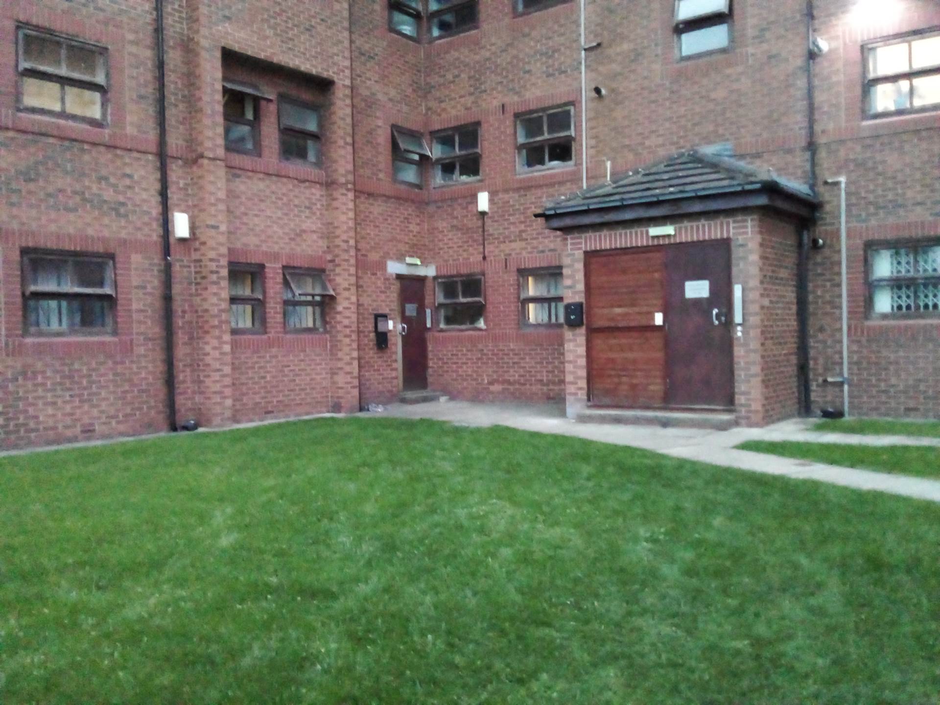 Ft  32  Belle Vue Road, Hyde Park, Image 2