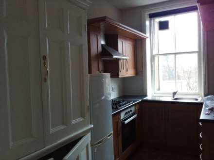 Flat 8 Gledhow Wood Close Leeds LS8, Image 2