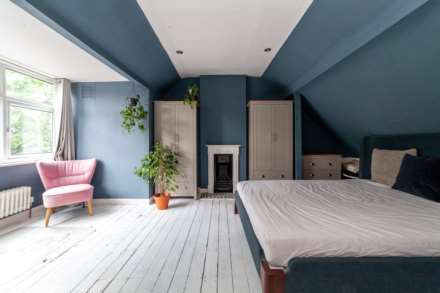 2 Bedroom Maisonette, Cricklade Avenue, Streatham Hill