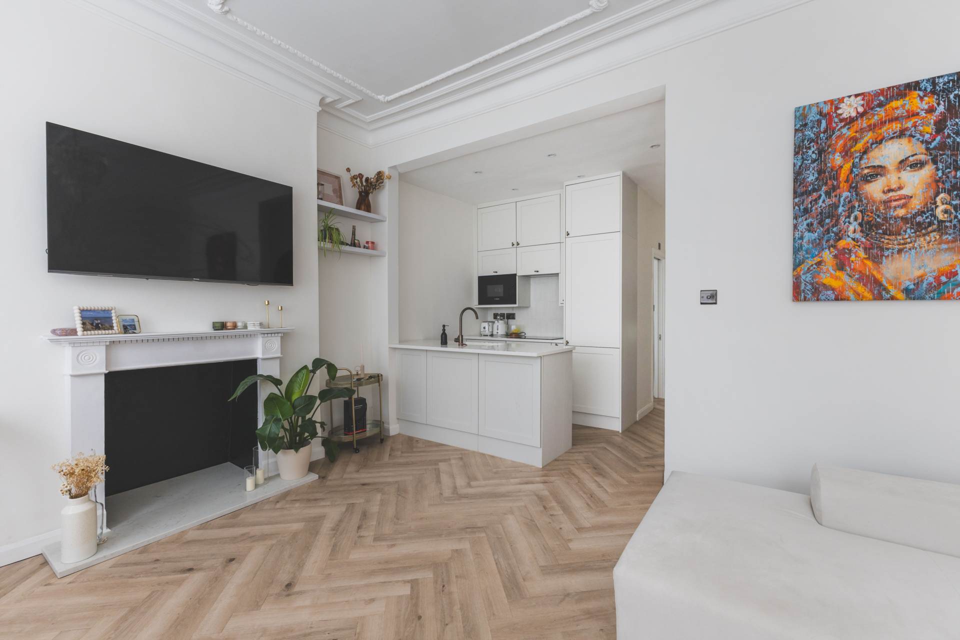 First Floor Flat, Hemberton Road, London, Image 12