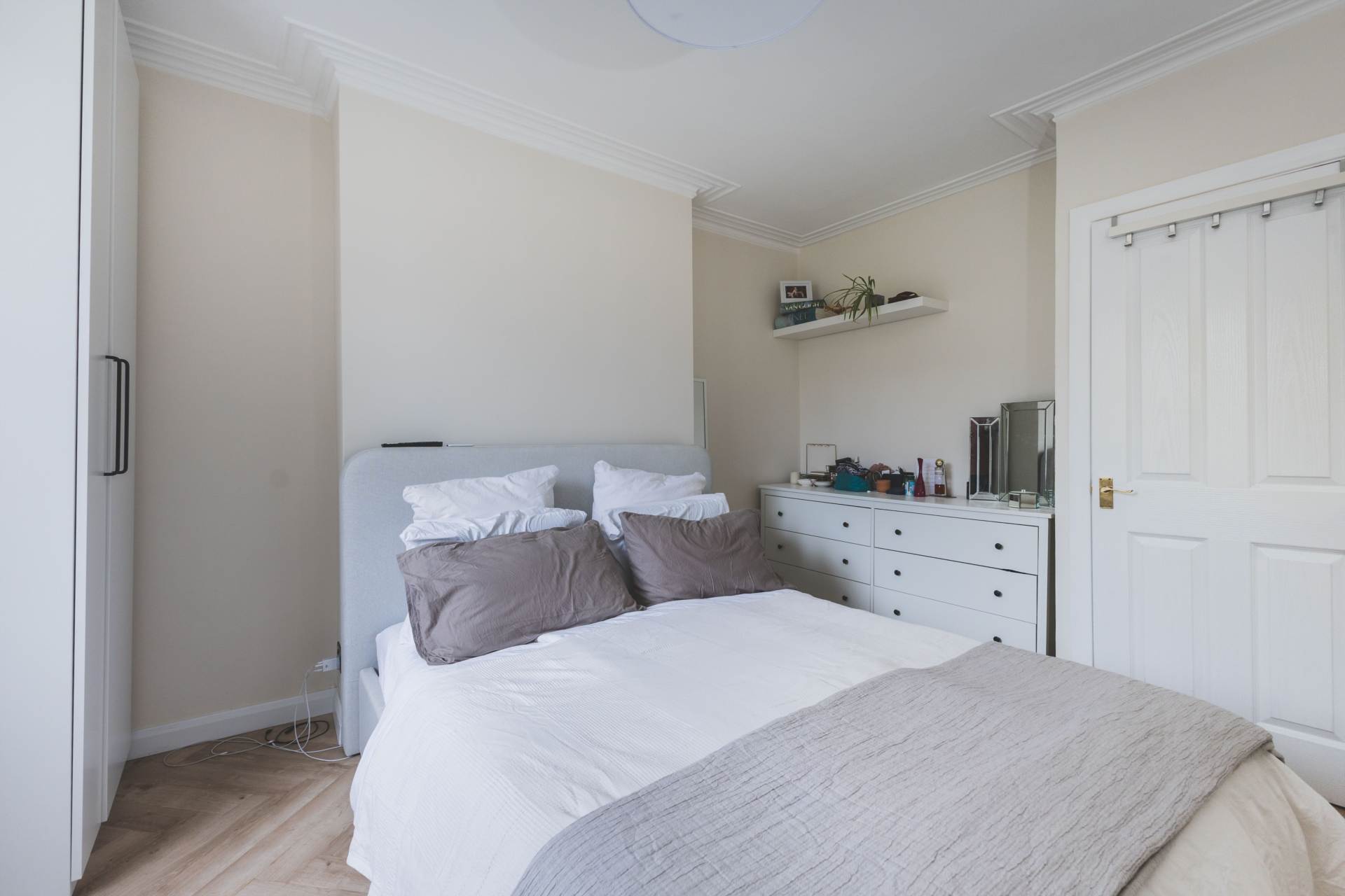 First Floor Flat, Hemberton Road, London, Image 14