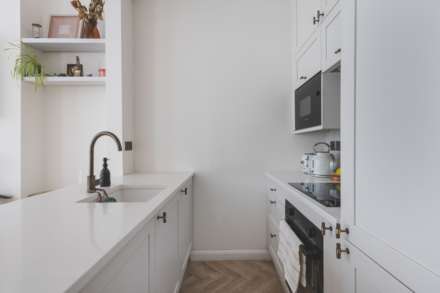 First Floor Flat, Hemberton Road, London, Image 11