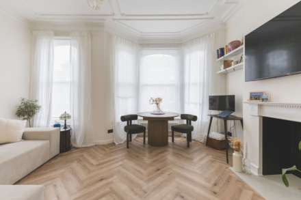 First Floor Flat, Hemberton Road, London, Image 13